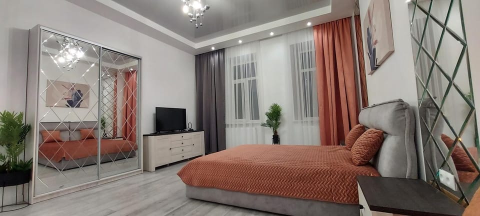 Bed, TV and multimedia, Photo of the whole room, Seating area, Bedroom