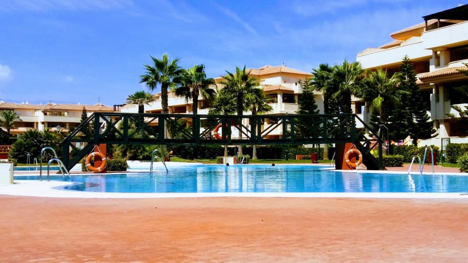 Swimming pool, Swimming pool