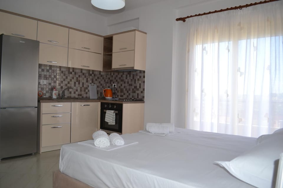 Seaview Bay Studio & Private Garage Apartment in Vlorë