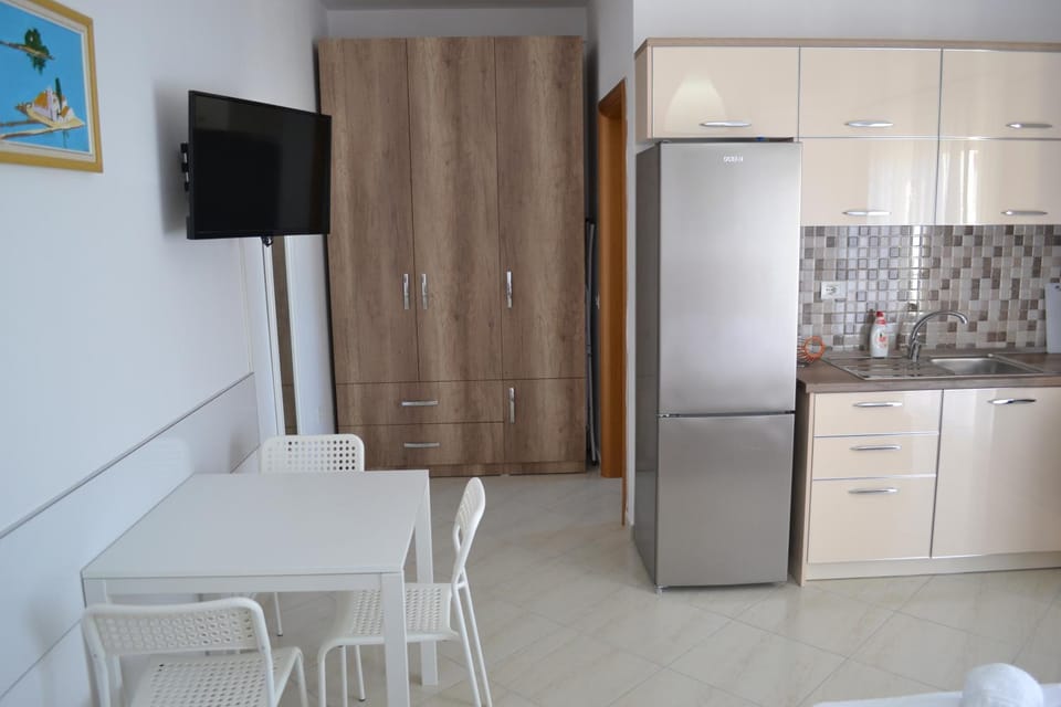 Seaview Bay Studio & Private Garage Apartment in Vlorë