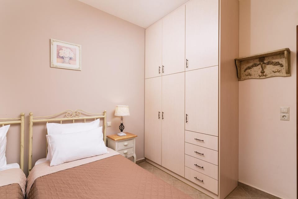 Bedroom, wardrobe
