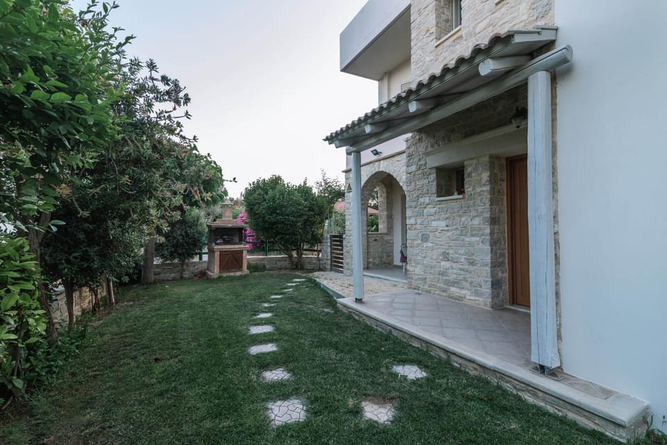 Property building, Facade/entrance, Garden