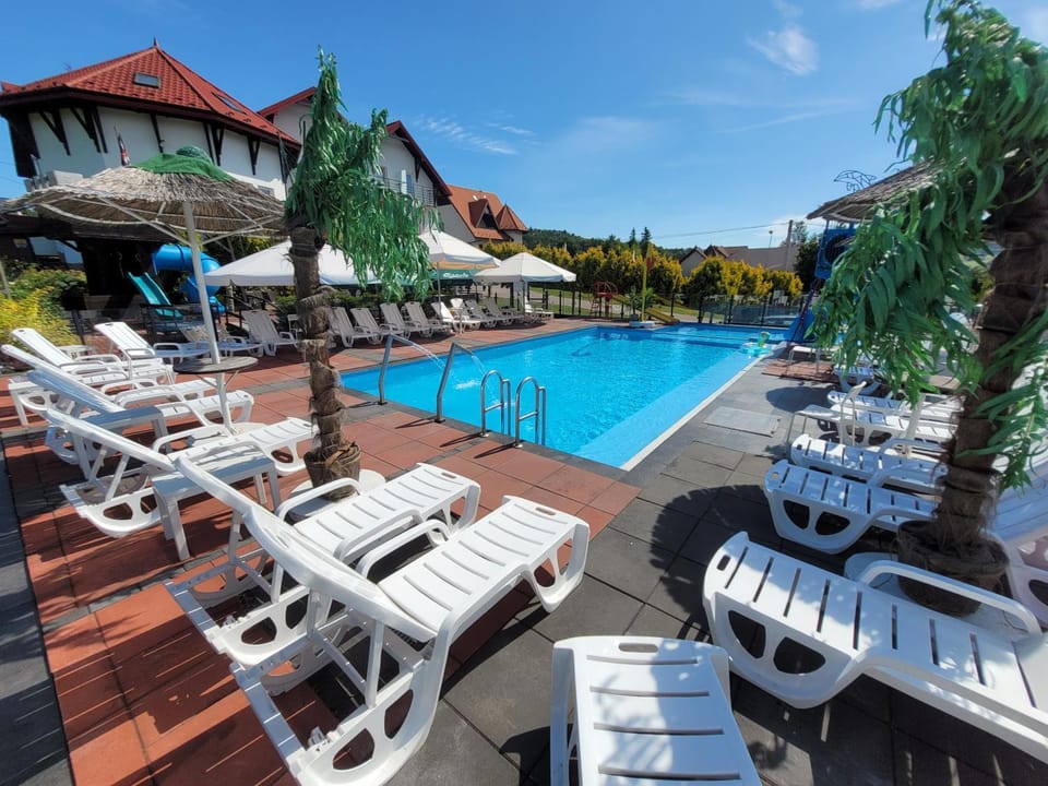 Swimming pool, Swimming pool
