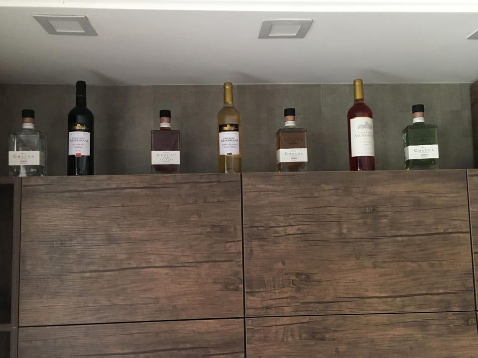 Kitchen or kitchenette, Drinks, Alcoholic drinks