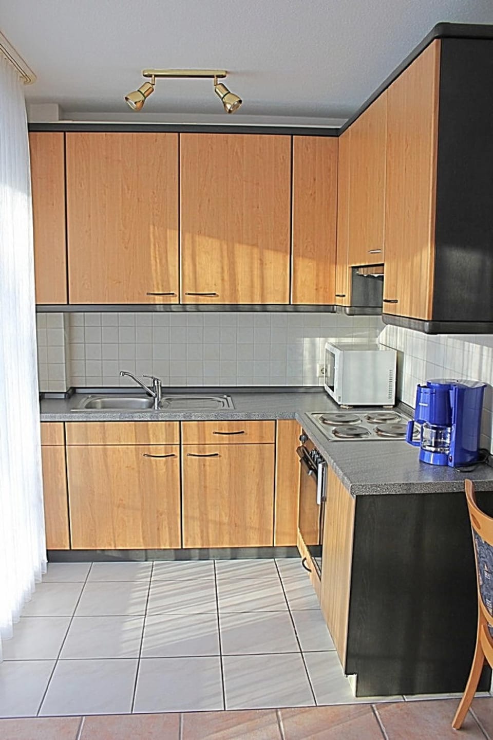 Kitchen or kitchenette, minibar, stove, toaster