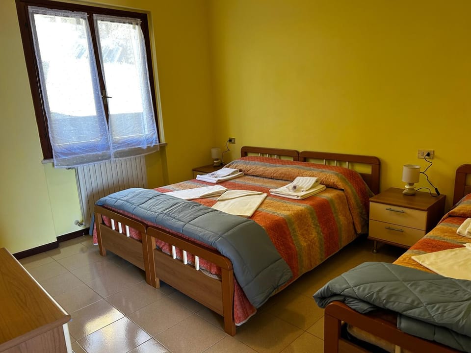 Bedroom, towels
