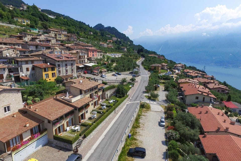 Property building, Natural landscape, Bird's eye view, Garden view, Lake view, Mountain view, Street view