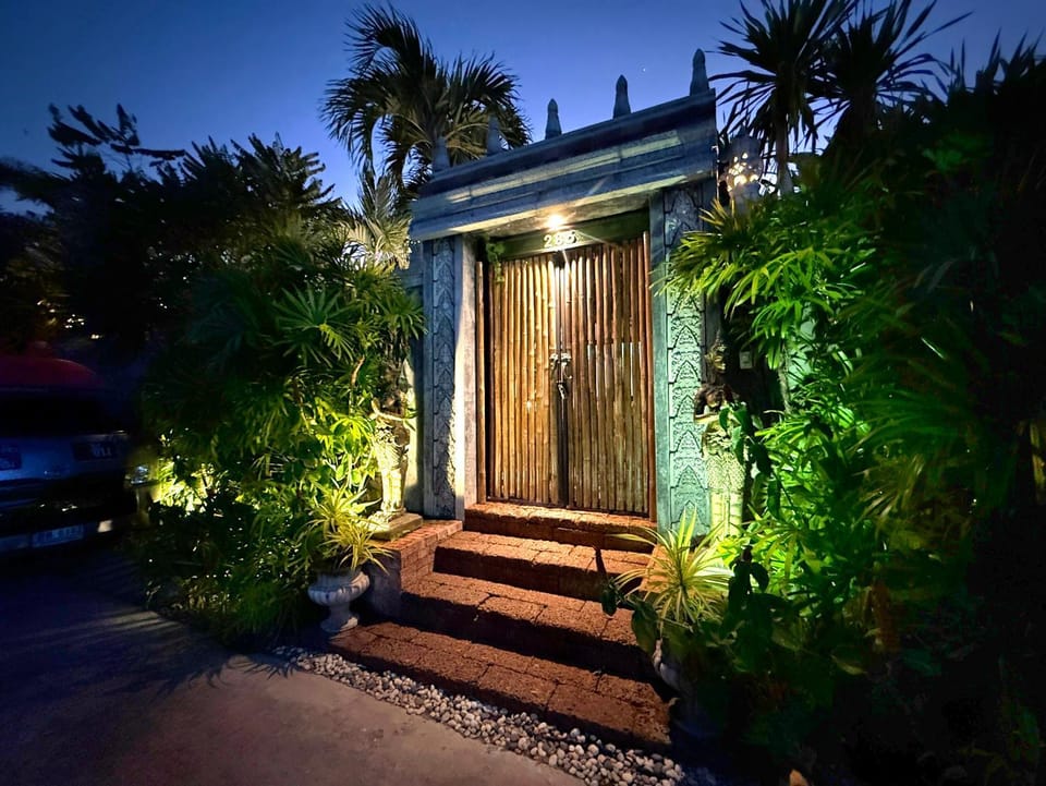 Facade/entrance, Night
