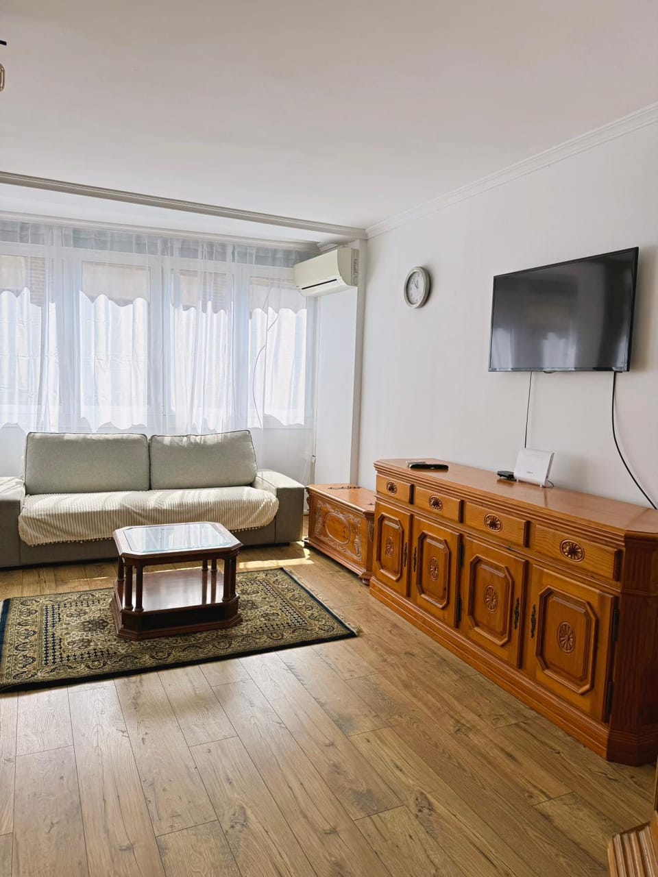 TV and multimedia, Living room, Seating area, air conditioner