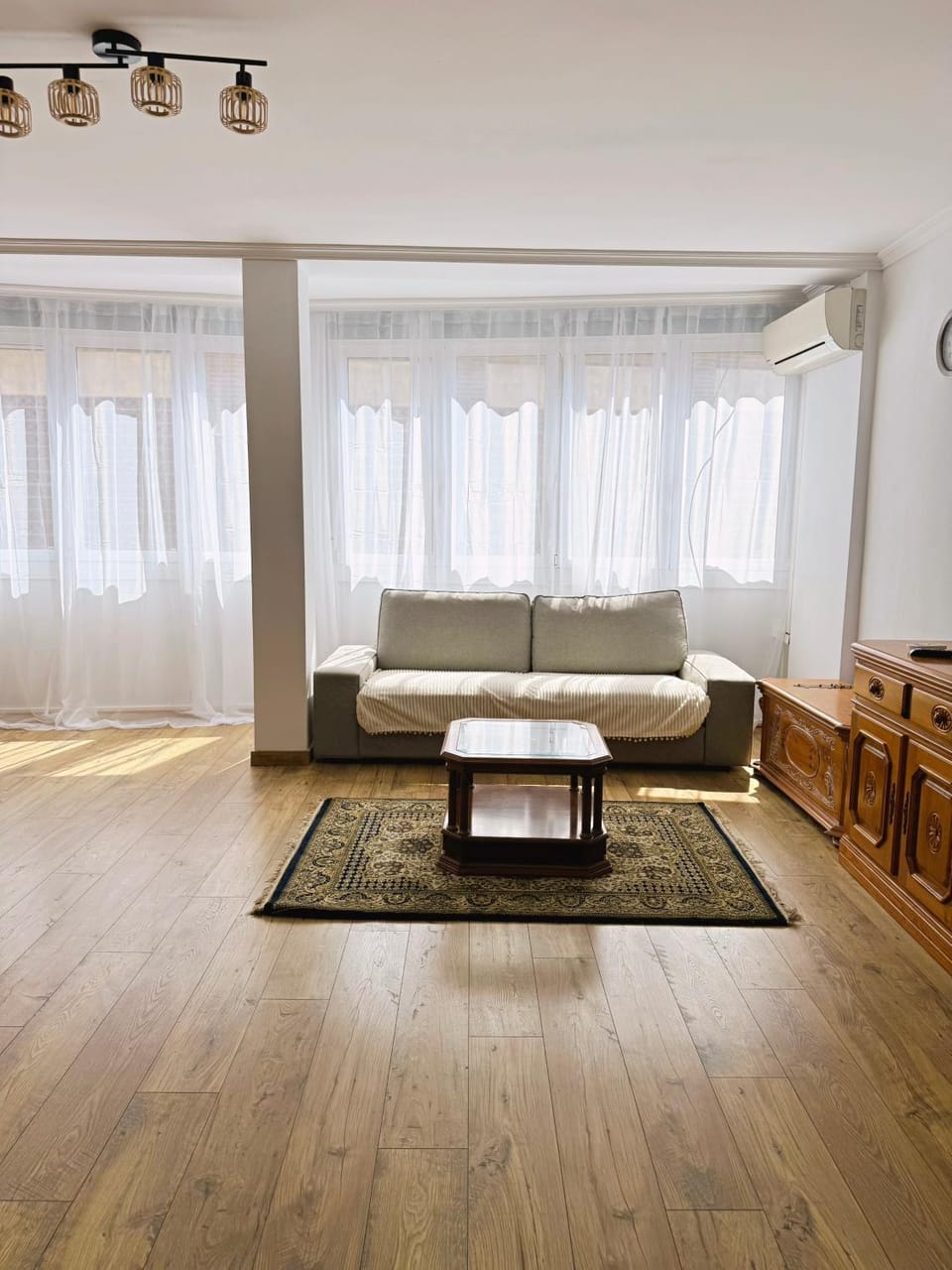 TV and multimedia, Living room, Seating area, air conditioner