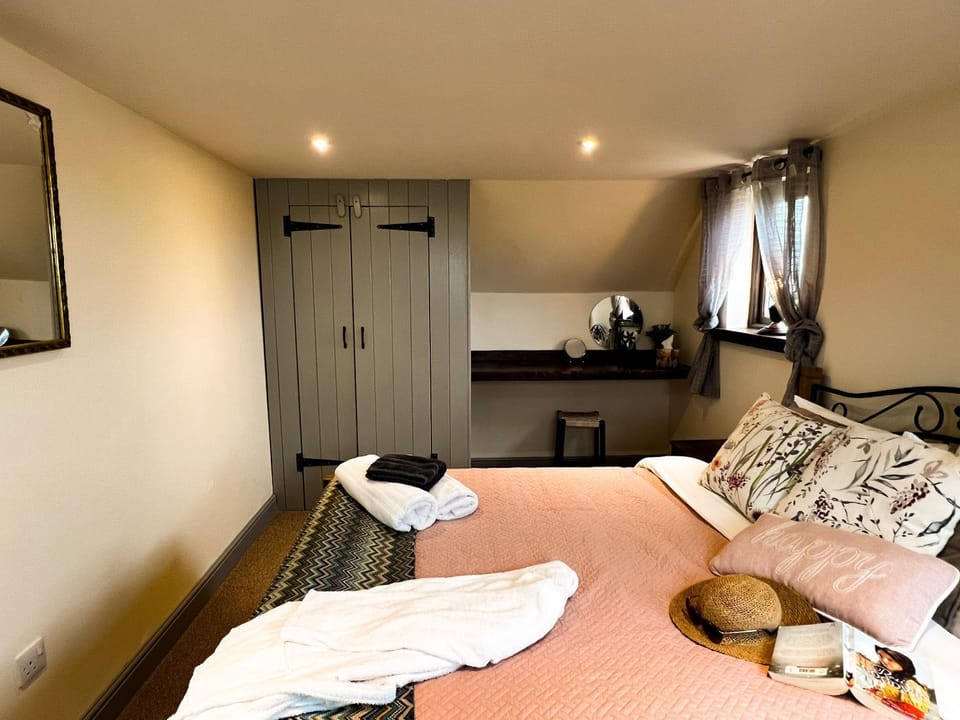 Bed, Photo of the whole room, Bedroom, towels, wardrobe