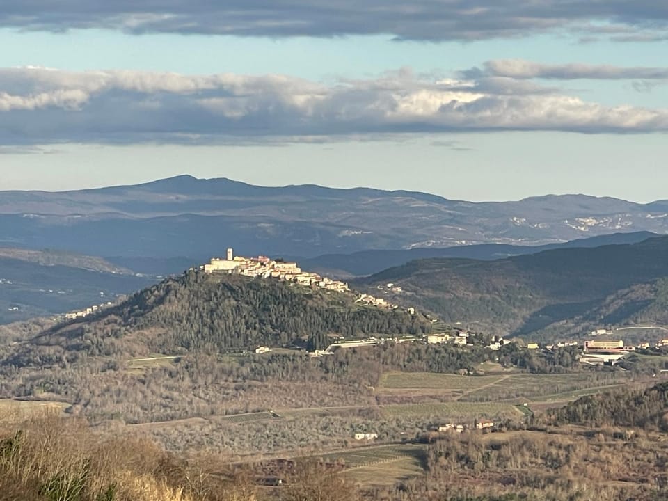 View (from property/room), Landmark view, Mountain view