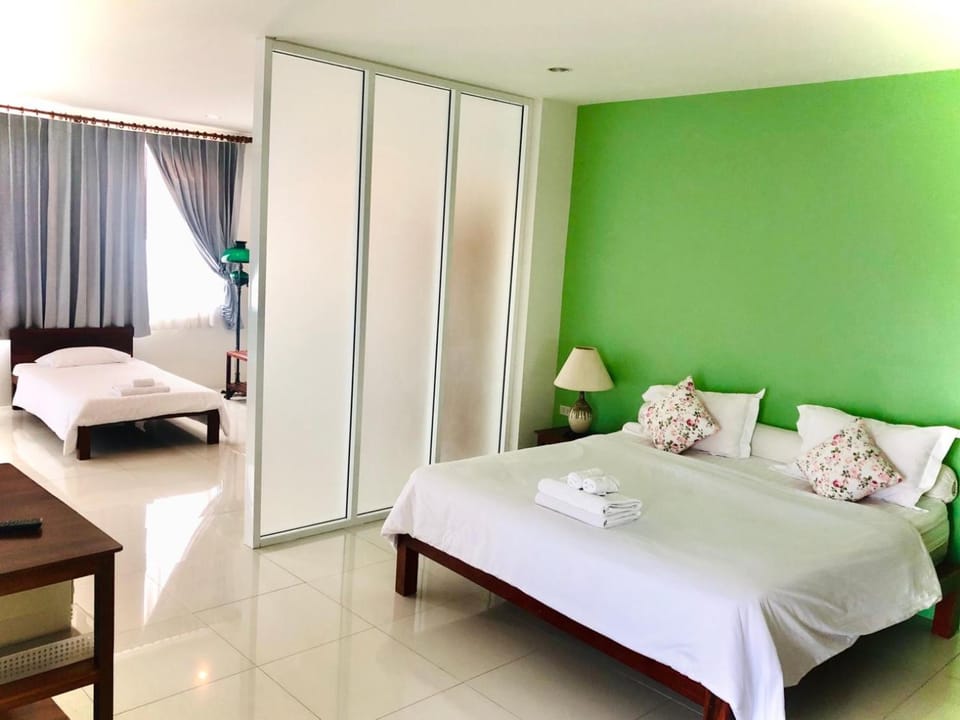Bed, Photo of the whole room, Bedroom, safe