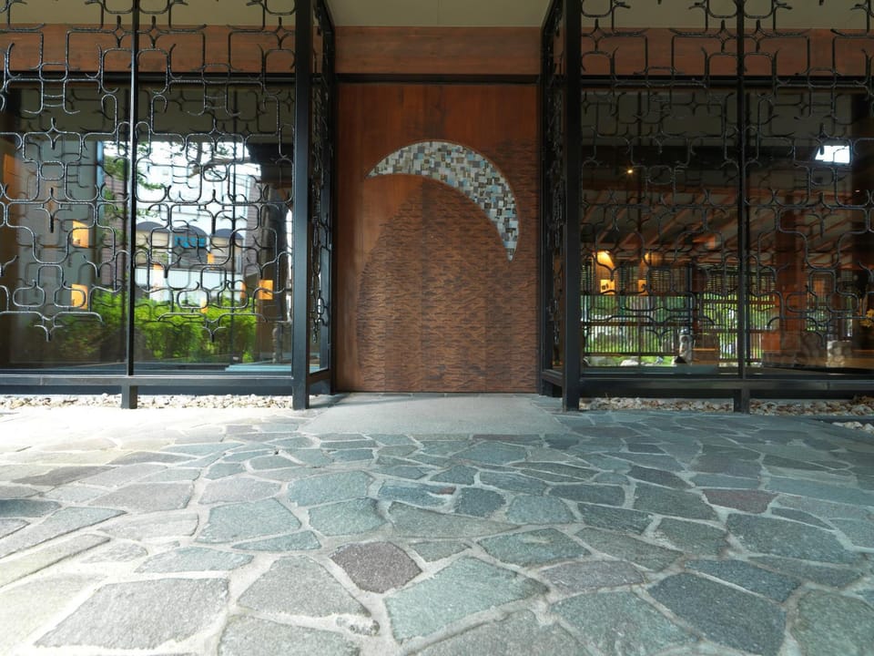 Facade/entrance