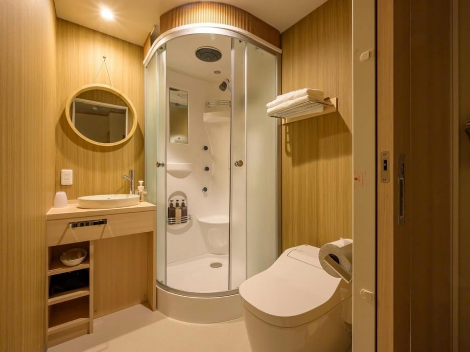 Shower, Toilet