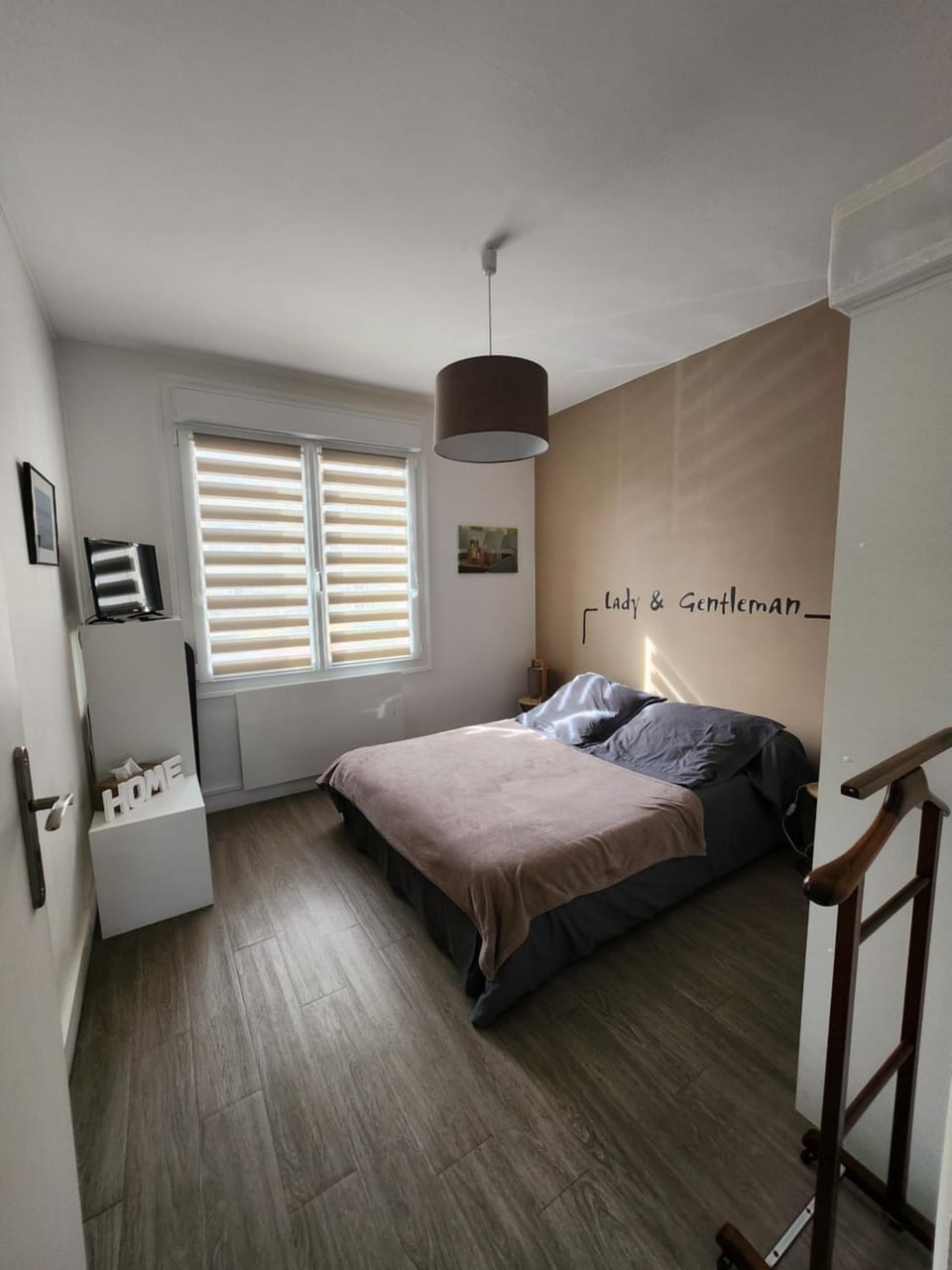 TV and multimedia, Photo of the whole room, flat iron, storage