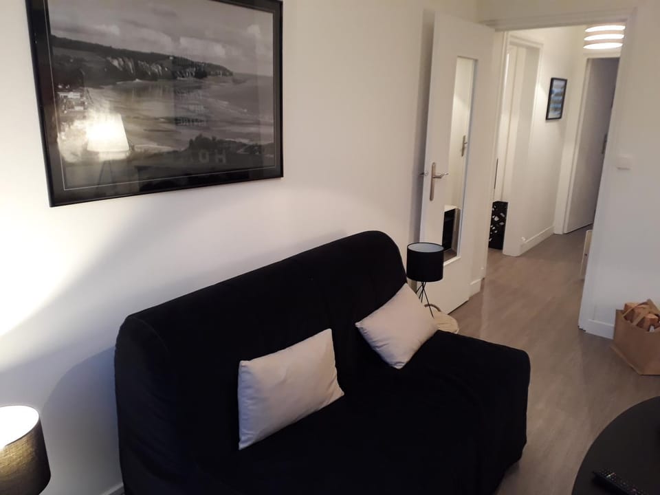 Bed, TV and multimedia