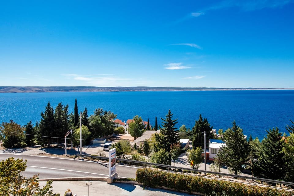 Sea view, Street view