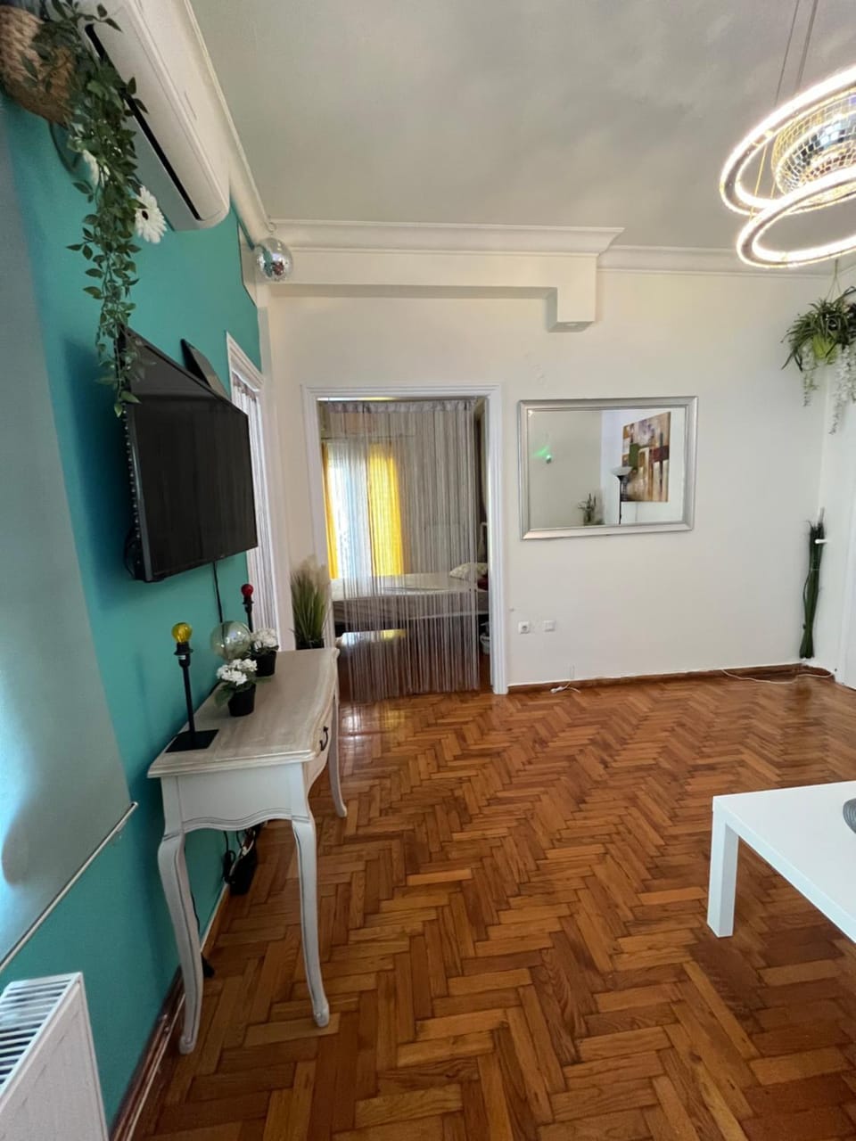 Central flat - 2 Metro stops from ACROPOLIS-PLKA Apartment in Athens
