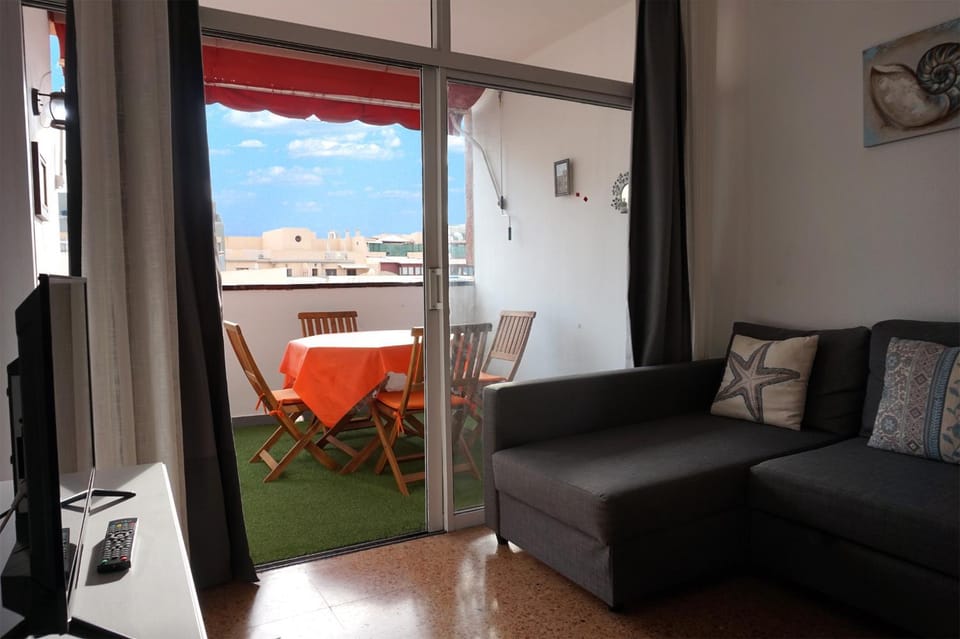 TV and multimedia, Balcony/Terrace, Living room, Dining area, City view, Sea view, Street view, Quiet street view