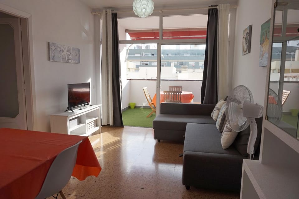 TV and multimedia, Balcony/Terrace, Living room, Dining area, City view, Sea view, Street view, Quiet street view