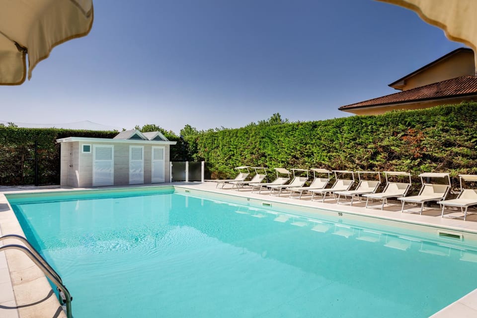 Swimming pool, sunbed