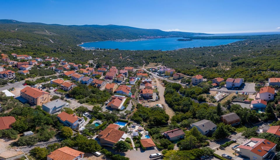 Neighbourhood, Sea view