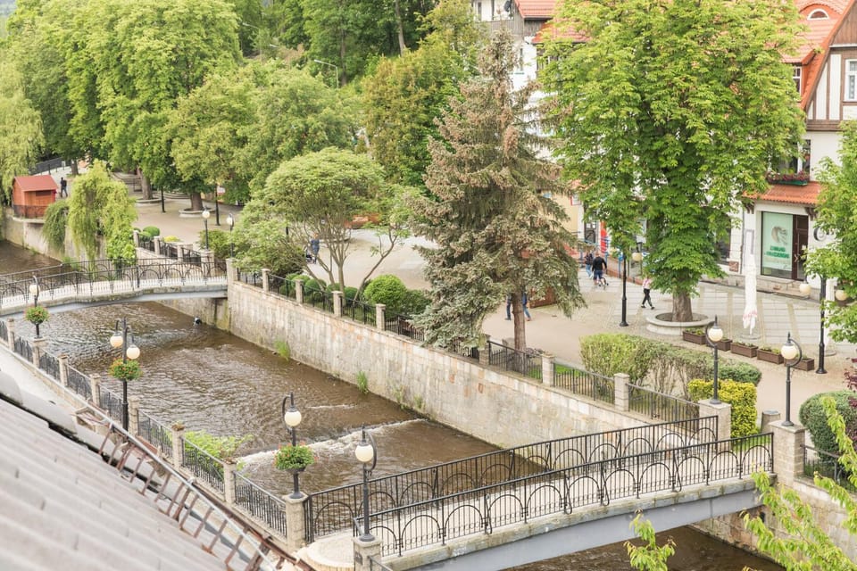 Apartament przy Deptaku z miejscem parkingowym Apartment in Lower Silesian Voivodeship