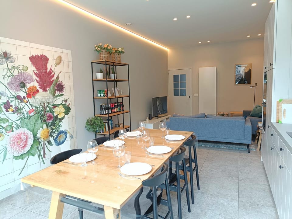 Living room, Dining area