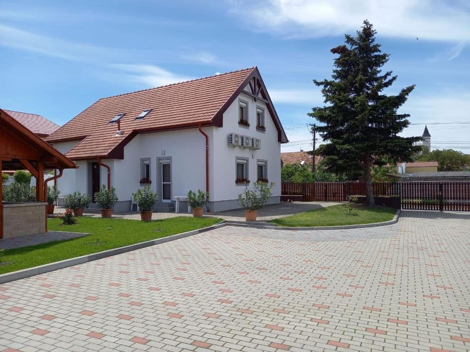 Kertész Apartmanok Apartment in Hungary