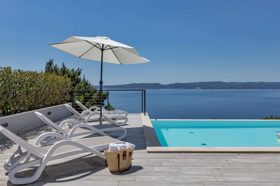 Sea view, Swimming pool, sunbed