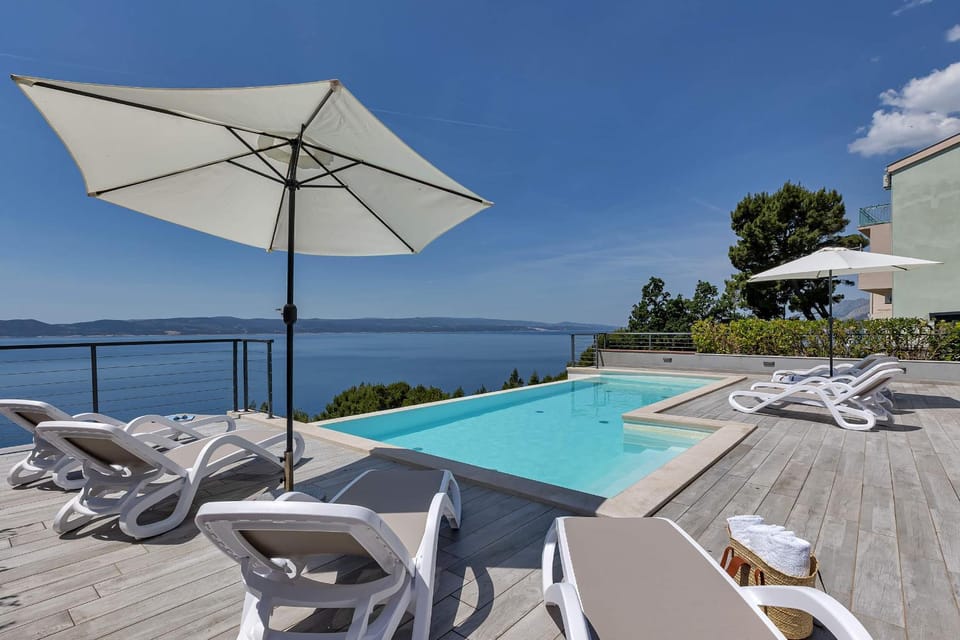 Pool view, Sea view, Swimming pool, sunbed
