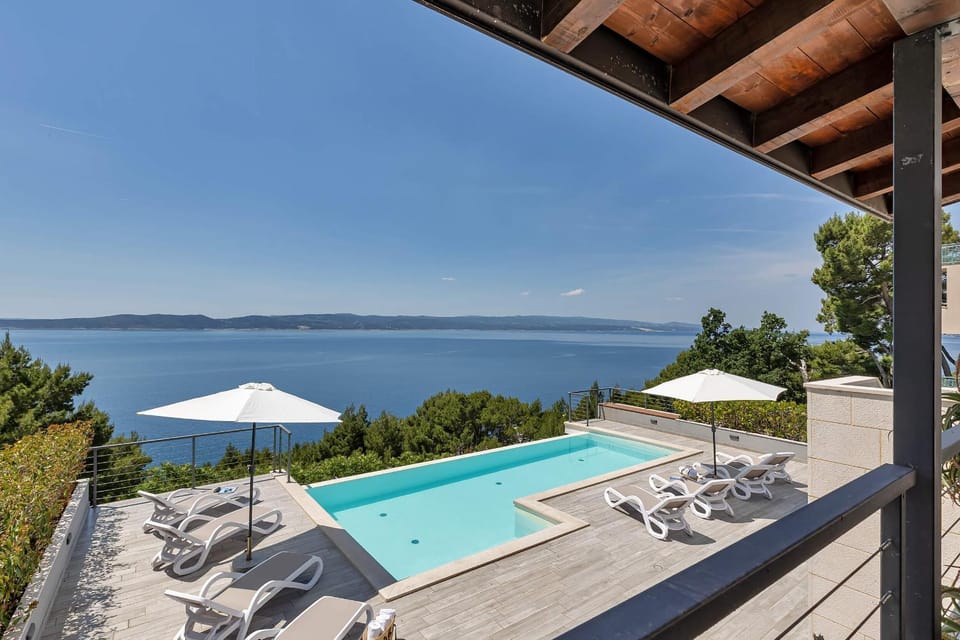 Balcony/Terrace, Pool view, Sea view, Swimming pool, sunbed