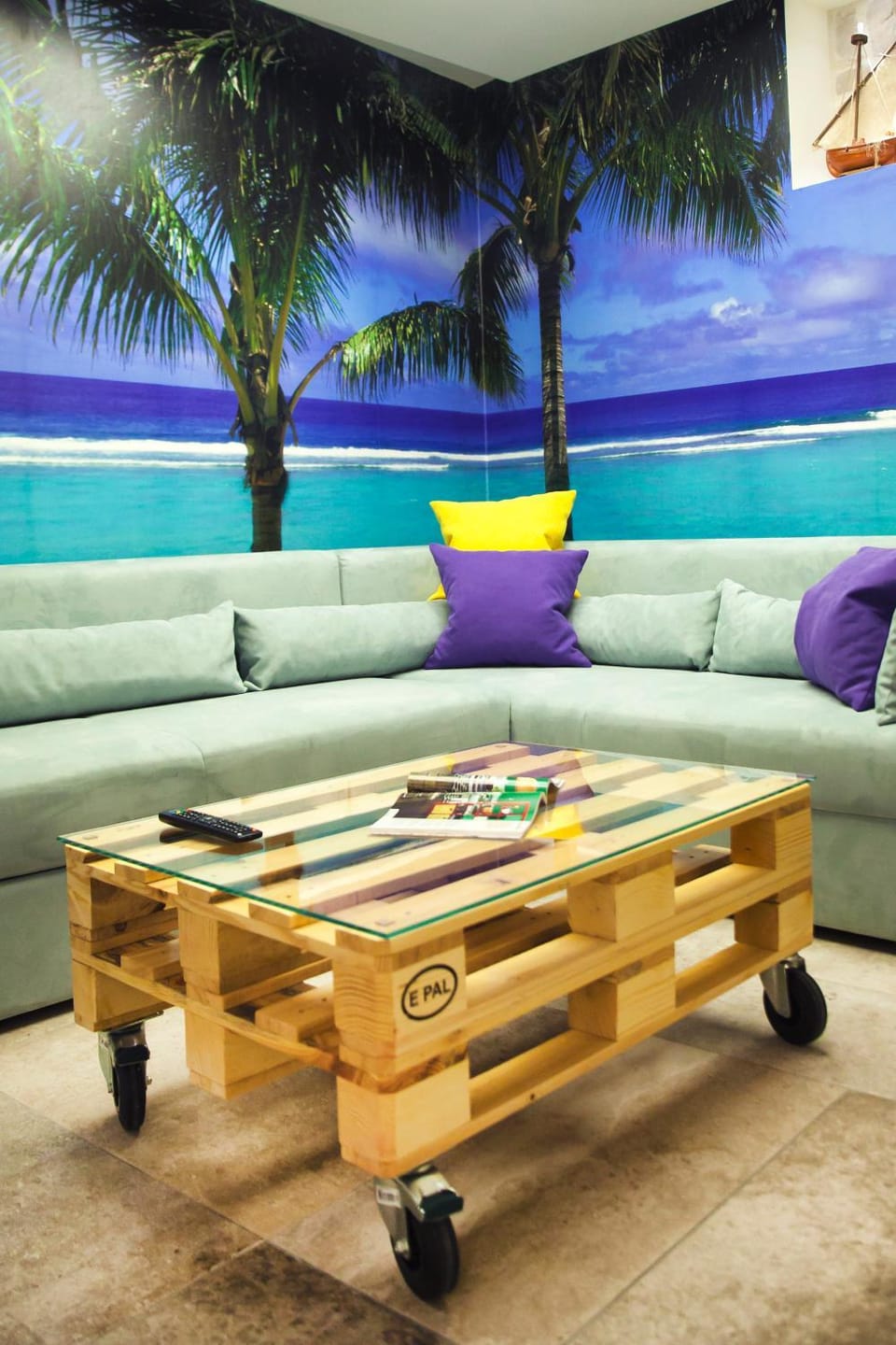 TV and multimedia, Living room, Decorative detail, Seating area