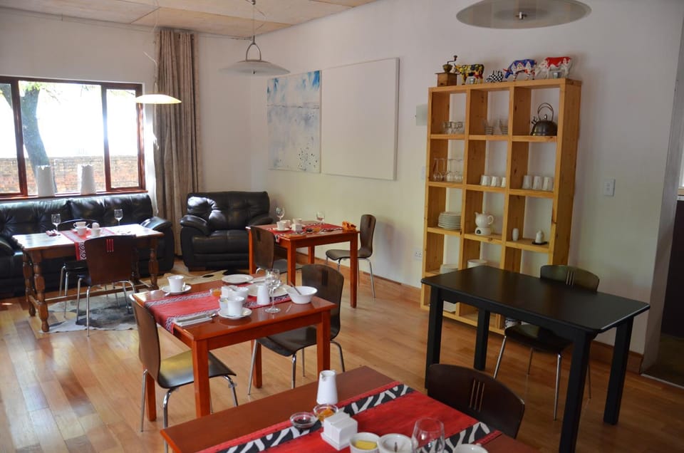 Restaurant/places to eat, Dining area, Food