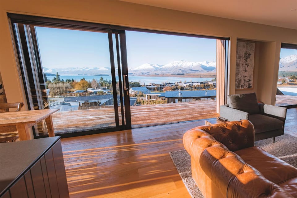 Living room, Lake view, Mountain view