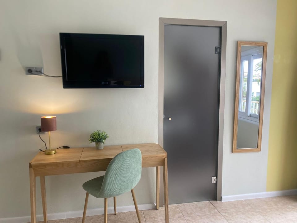 Hostal Playa de Palma Bed and Breakfast in Migjorn
