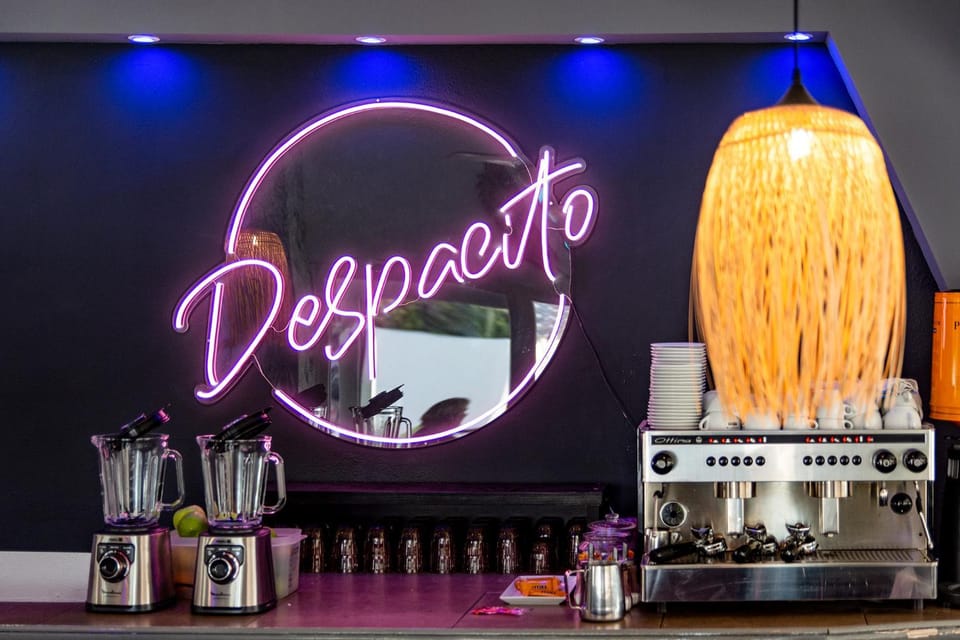 Restaurant/places to eat, Lounge or bar, Breakfast