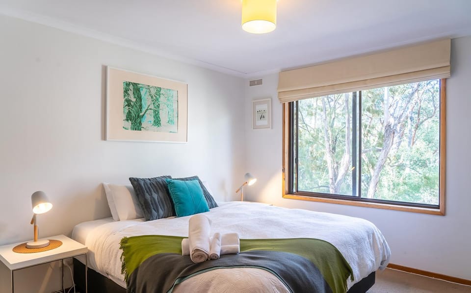 The Escarpment House in Halls Gap