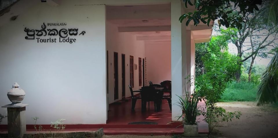 Punkalasa tourist lodge Bed and Breakfast in Sri Lanka