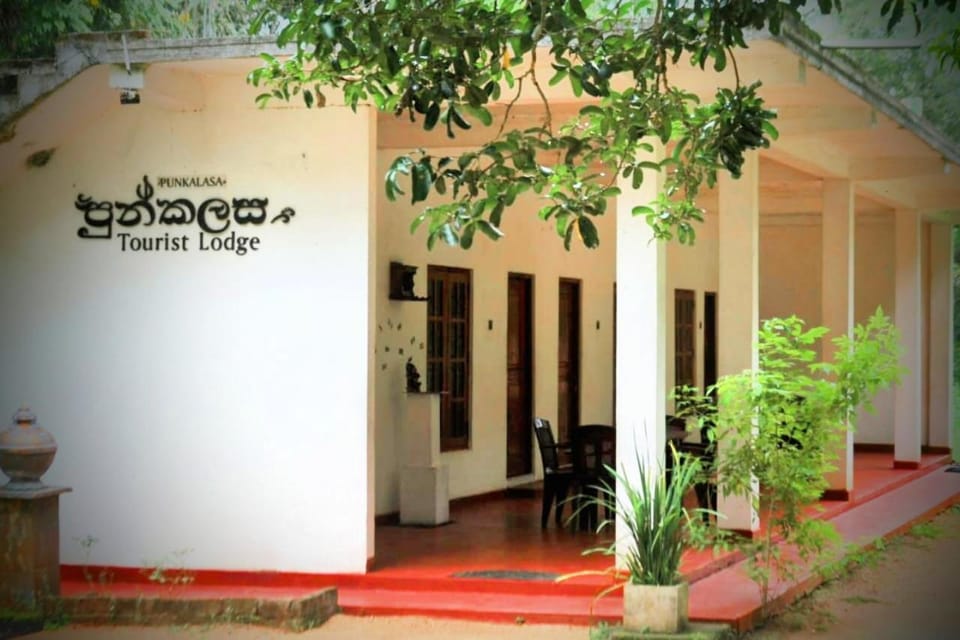 Punkalasa tourist lodge Bed and Breakfast in Sri Lanka