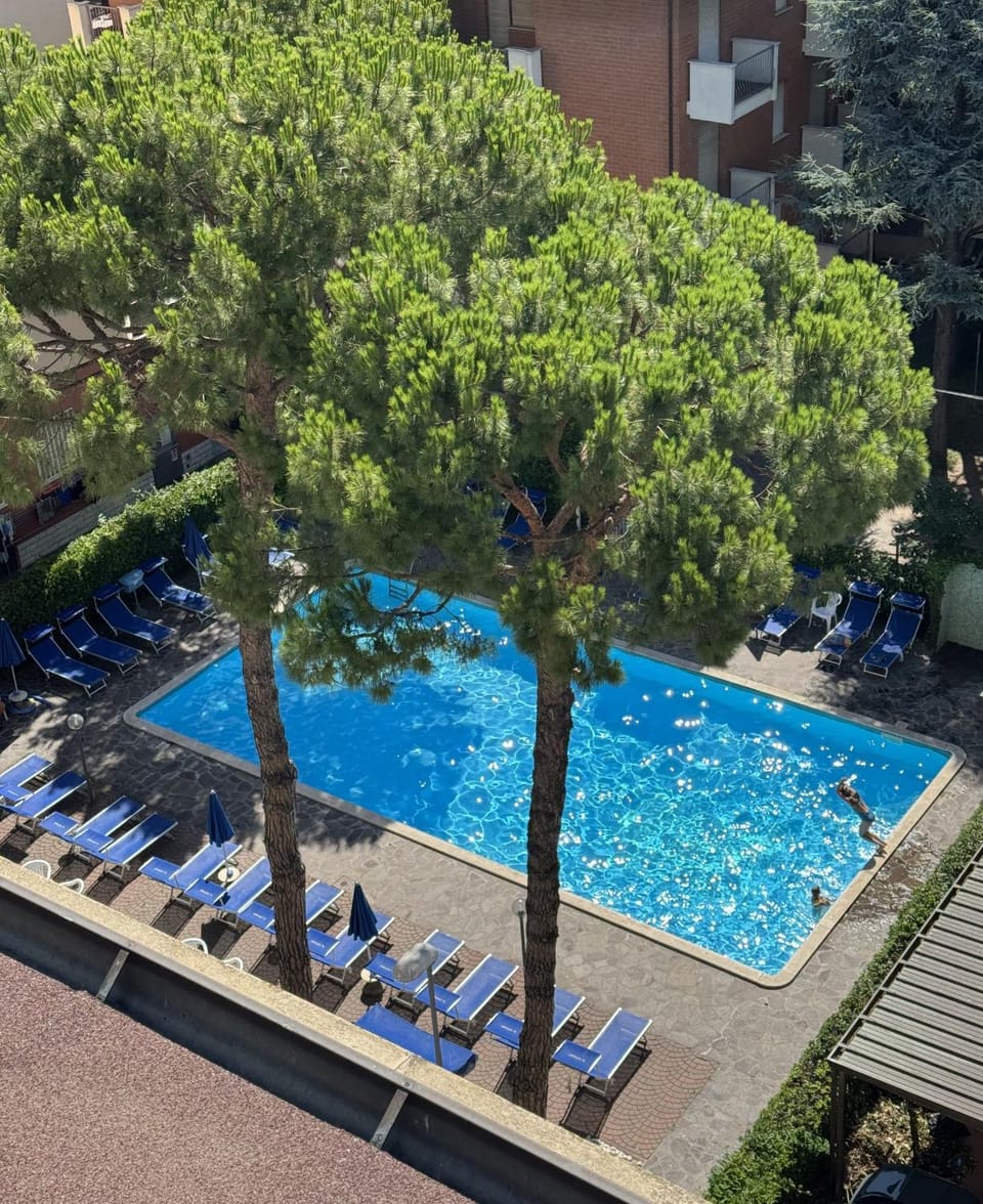 Solarium, Swimming pool