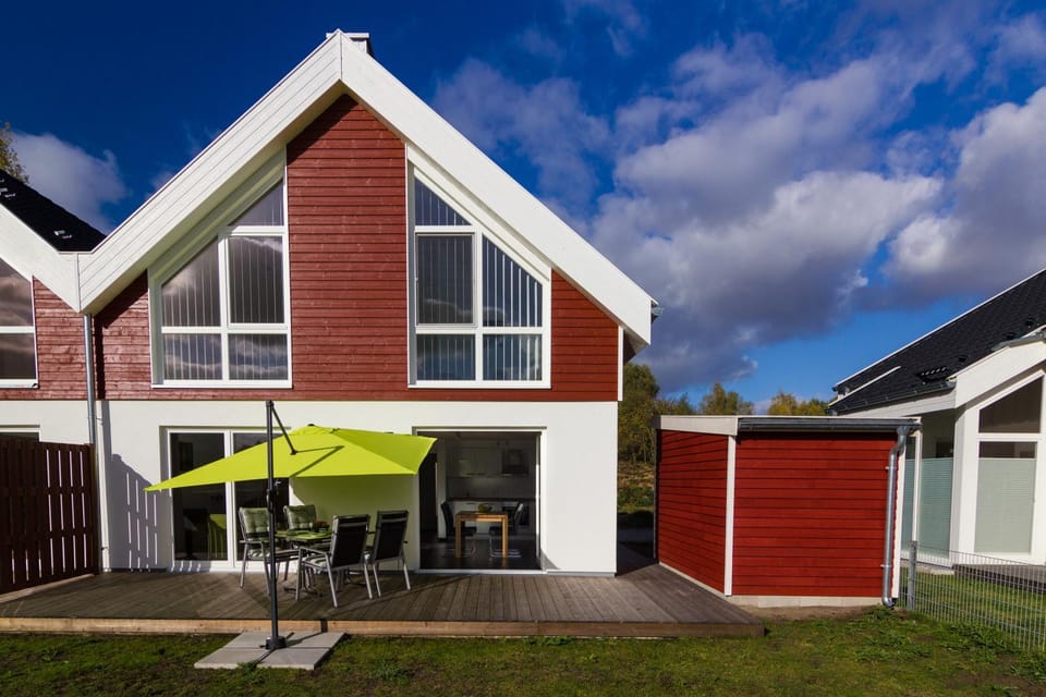 Property building, Garden, Balcony/Terrace