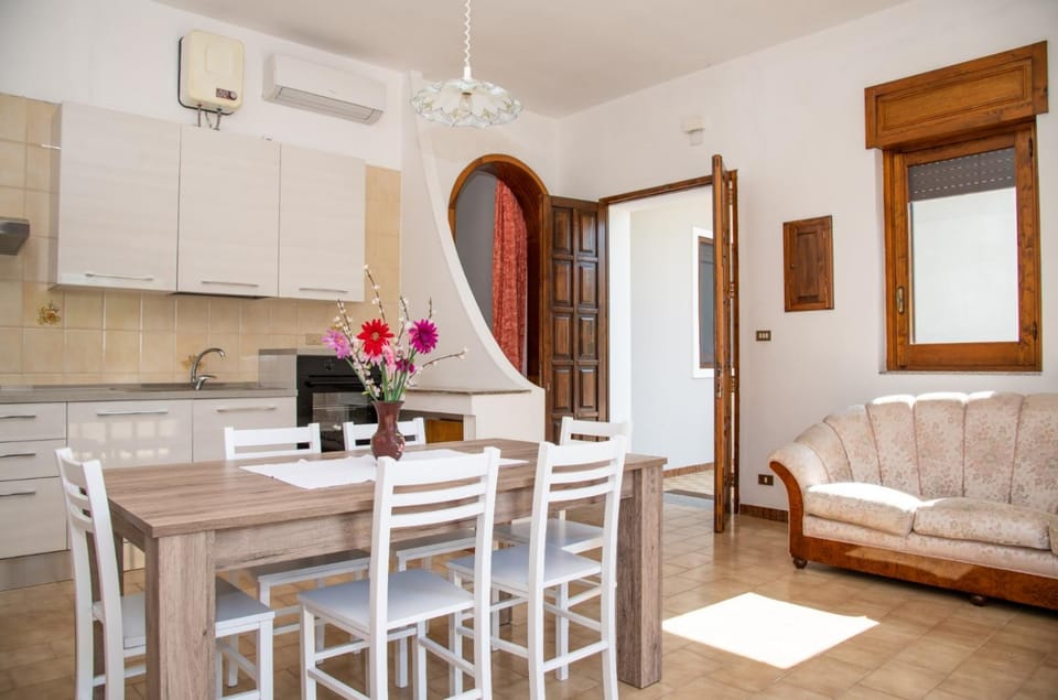 Communal lounge/ TV room, Kitchen or kitchenette, Living room