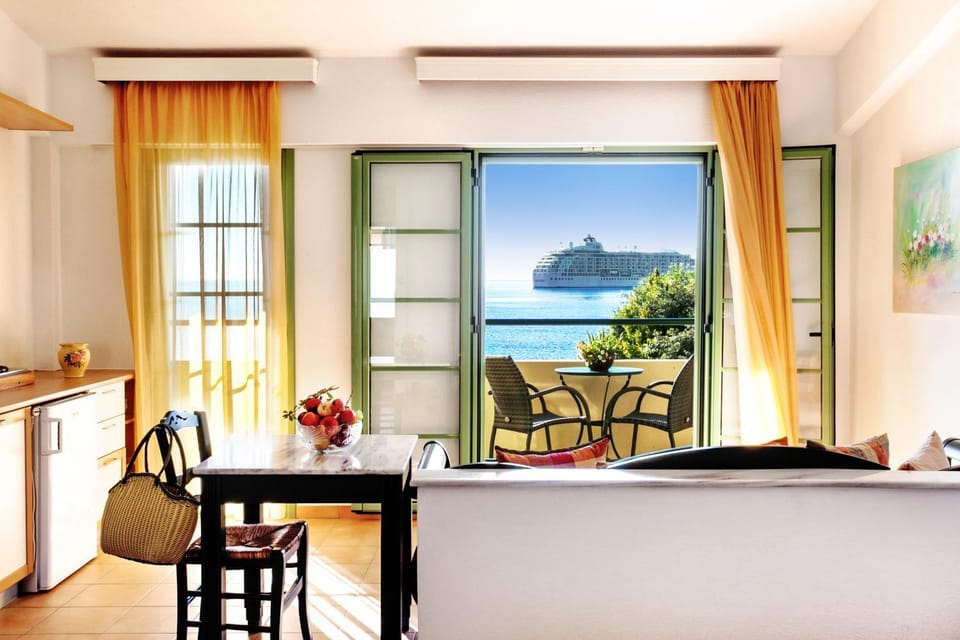 Kitchen or kitchenette, Landmark view, Sea view