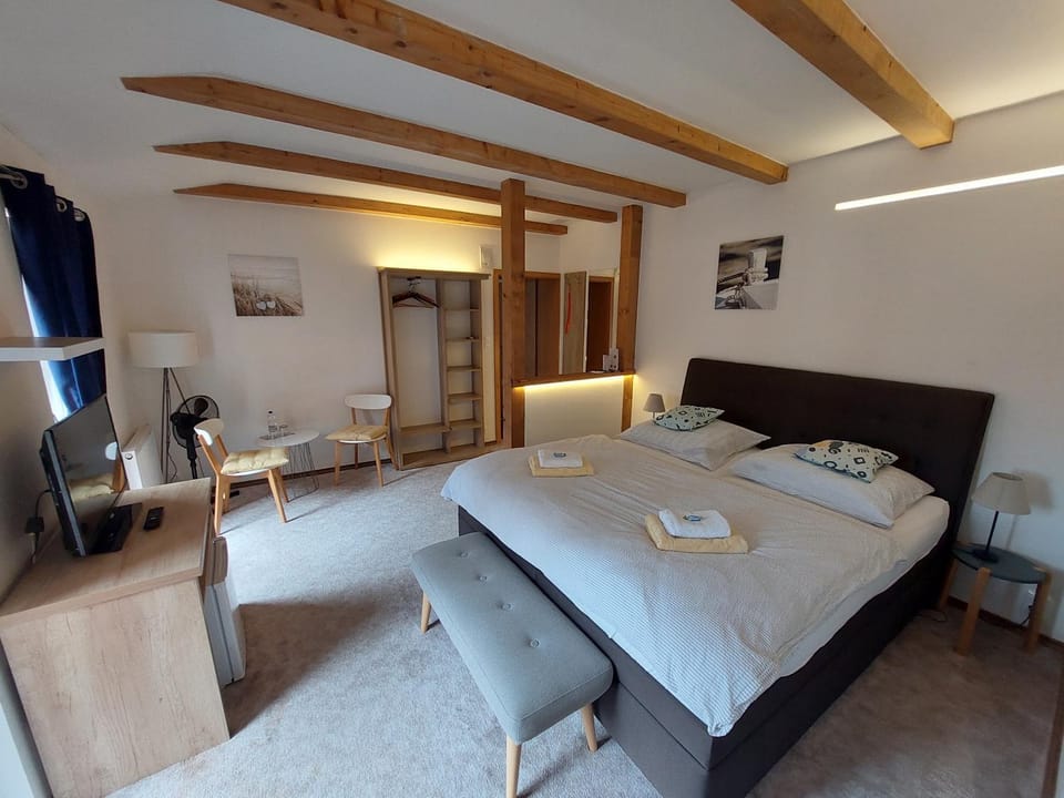 Bed, Living room, Photo of the whole room