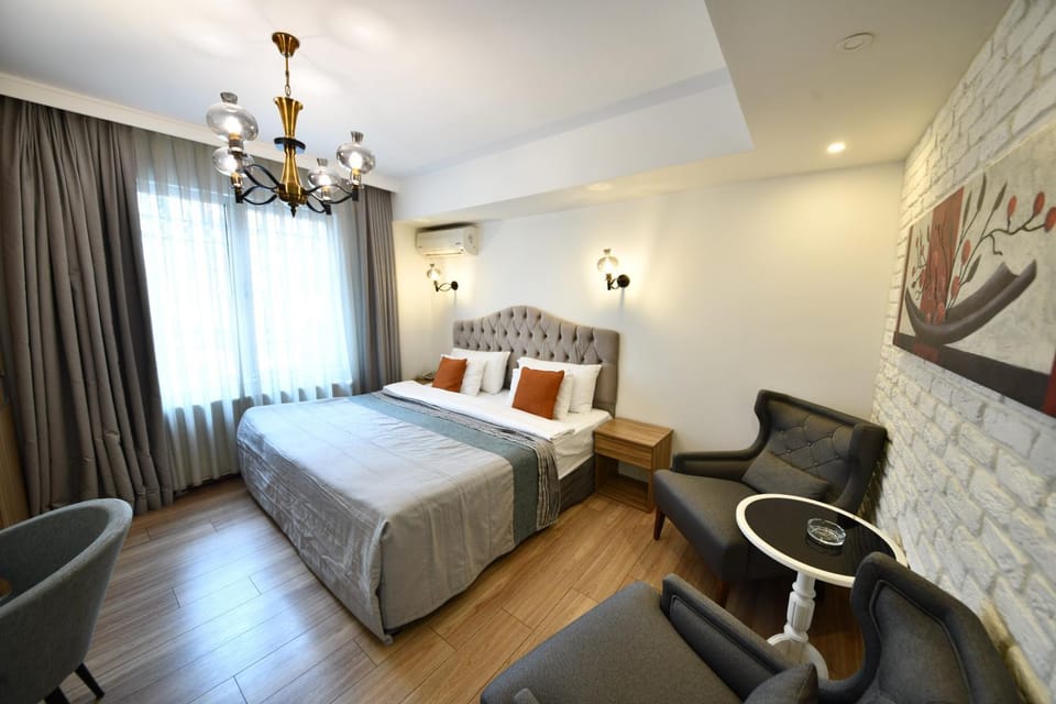 Bed, Seating area, Bedroom