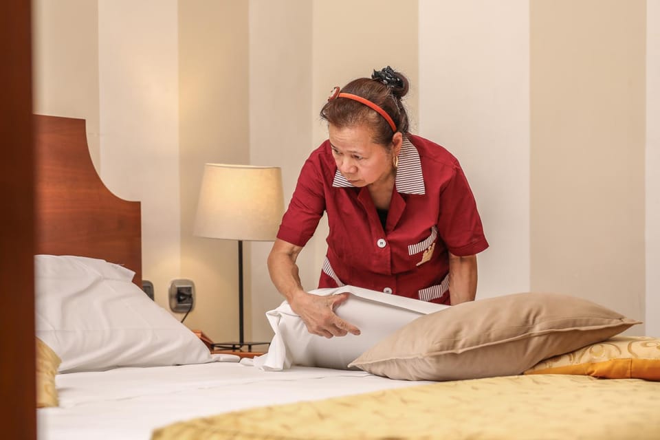 Bed, People, Bedroom, towels
