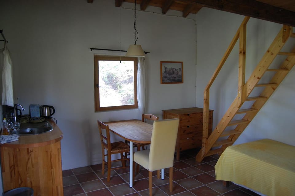 Coffee/tea facilities, Dining area