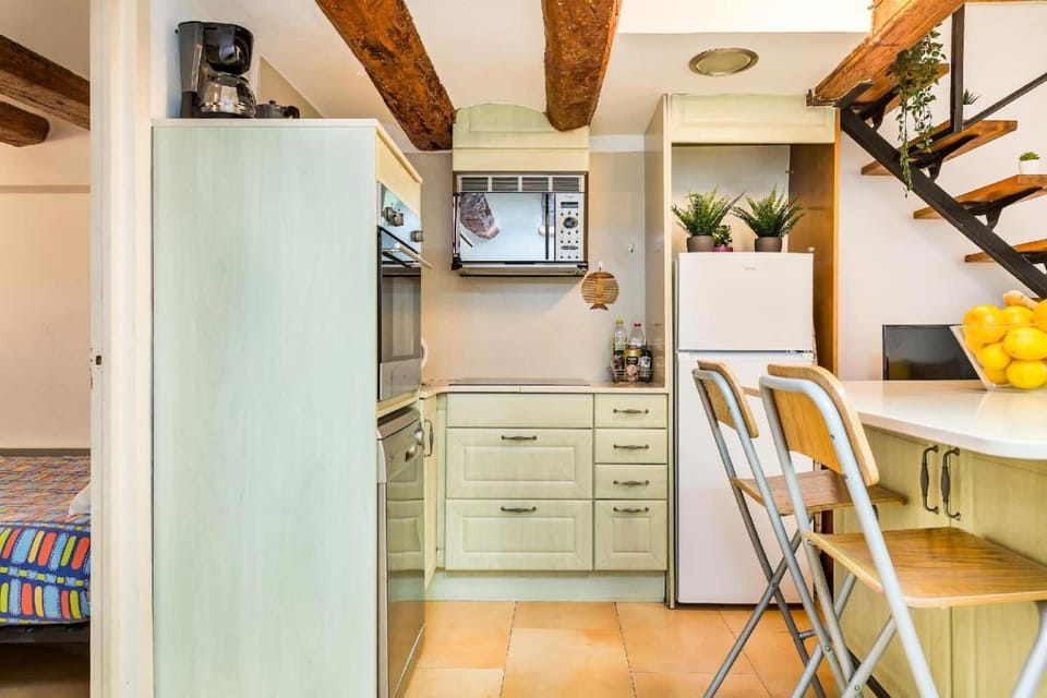 Fridays Flats Dreamy Duplex - Stylish Beach Loft Hotel in Barcelona